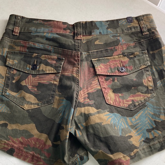 Supplies Camouflage Cargo Shorts - Picture 6 of 10